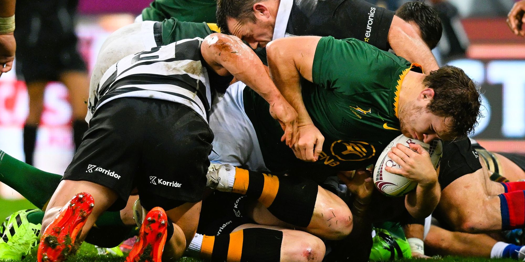 Jan-Hendrik Wessels goes over for his second try for the Boks.